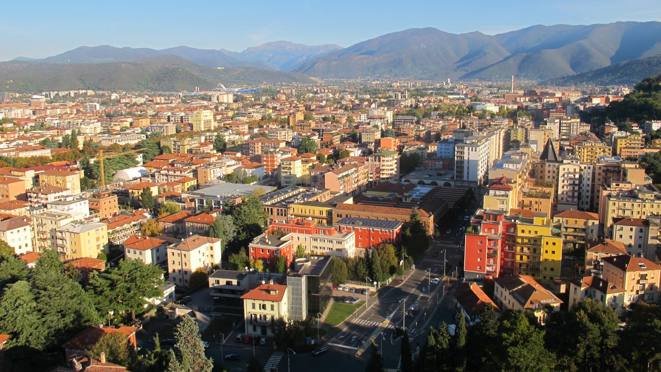 Det er svært ikke at lade sig betage af udsigten over Brescia fra slottet.