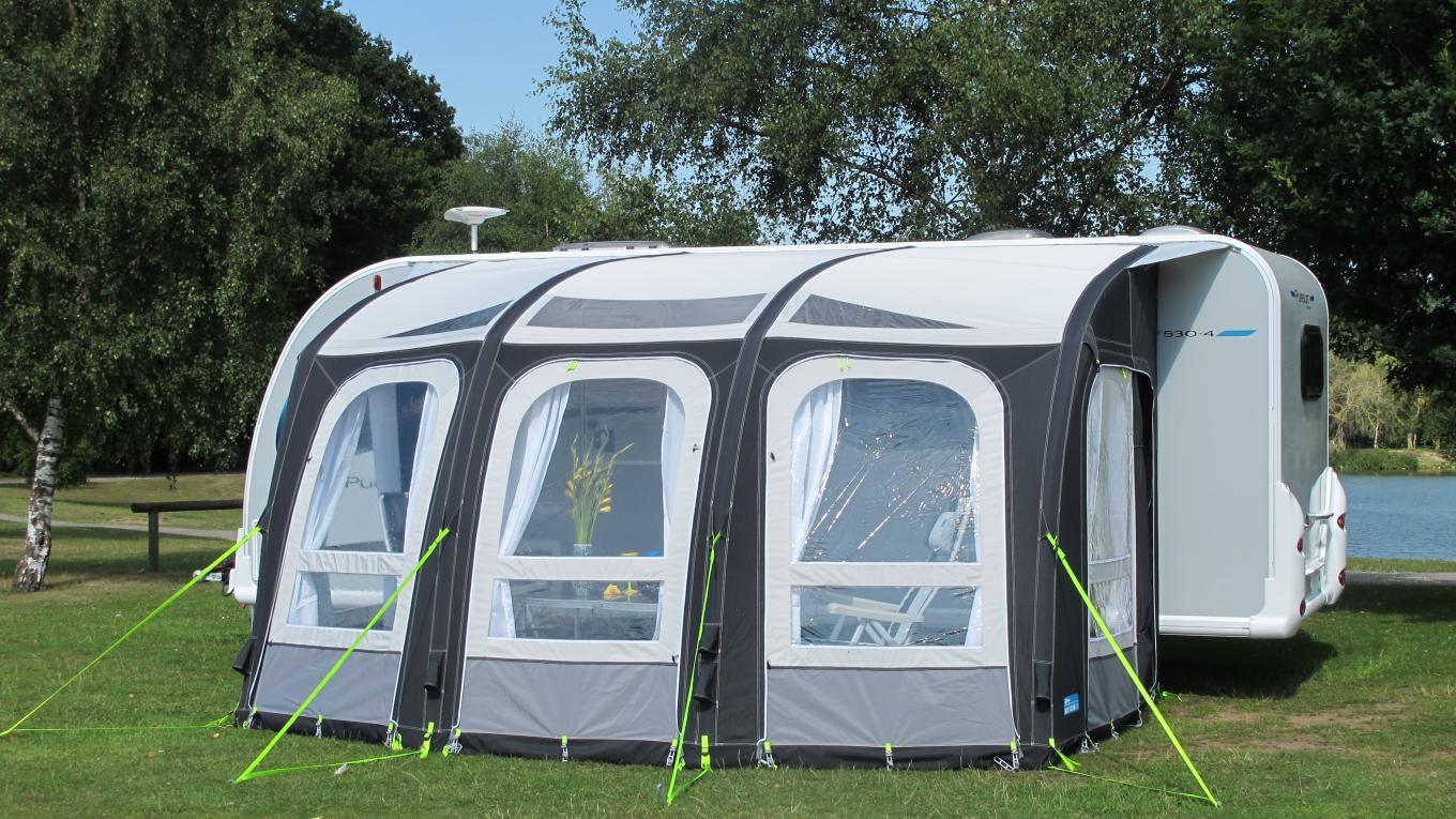 Lufttelte er nemme at slå op og derfor ideelle til de kortere campingture. Lufttelt, lufttelte, camping, campingudstyr, luftfortelt, fortelt