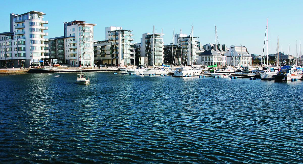 Norra Hamnen tager sig smukt ud i solskin. Norra Hamnen, Helsingborg, Sverige