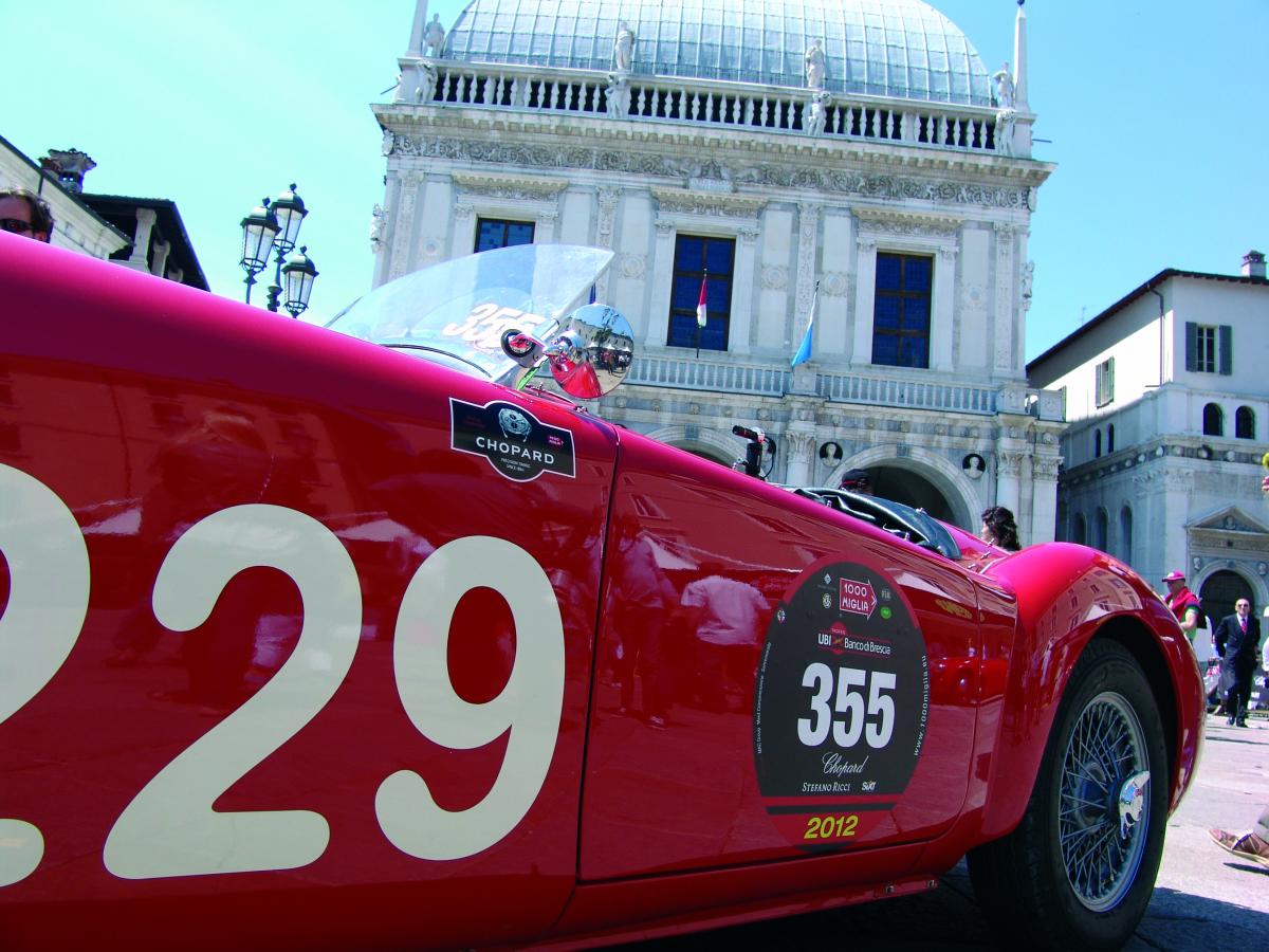 Hvert år i maj køres Mille Miglia, som er et racerløb for gamle biler.